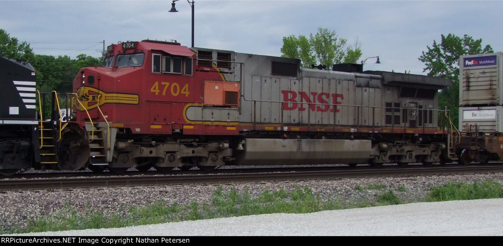 BNSF 4704
